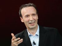 Роберто Бениньи, сыгравший еврея в фильме о Холокосте, приглашен в Белый дом