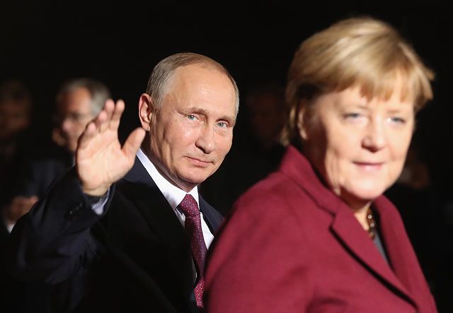 Владимир Путин и Ангела Меркель Владимир Путин и Ангела Меркель