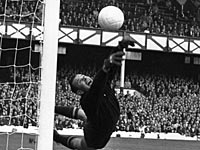 В Москве установили бюст Льва Яшина. Создатели ошиблись в дате смерти