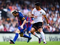 Месси забил два мяча. 