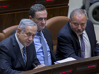 Итоги опроса NEWSru.co.il: лидирует НДИ, но Кац обошел Либермана в рейтинге министров