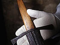 Соседи, вооруженные мечами, напали на чемпиона мира по боксу