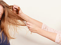 19-летняя хулиганка предстанет перед судом за нападение на русскоязычную женщину-водителя