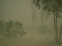 Дожди и пыльная буря привели к отключению электричества в населенных пунктах Негева