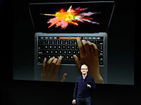 Apple представила MacBookPro с дополнительным экраном над клавиатурой