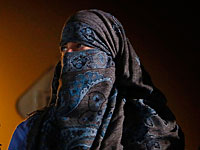 Судья приказал мусульманке, обвиняемой в членстве в ИГ, снять паранджу