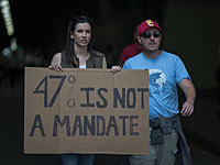 Опрос: треть сторонников Клинтон считают победу Трампа незаконной 
