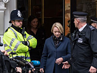 Прокурор Швеции допрашивает Джулиана Ассанжа, создателя сайта WikiLeaks