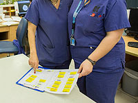 300 работников больницы 