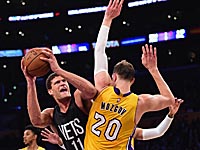 Мозгов набрал 20 очков. Команда Прохорова проиграла в Лос-Анджелесе