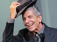 Поэт и певец Леонард Коэн умер 7 ноября, накануне президентских выборов