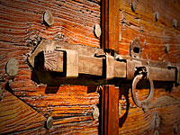 Лавочник из Восточного Иерусалима, разрушив стену магазина, обнаружил за ней дворец