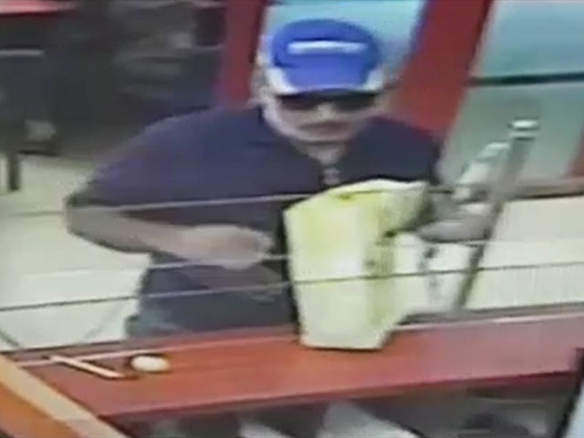 Полиция просит помощи в розыске мужчины, подозреваемого в ограблении банка