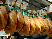 Минздрав уничтожил 38 кг свежей итальянской ветчины из магазина деликатесов