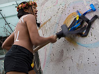 Акция FEMEN около посольства Германии в Киеве. 24 ноября 2016 года