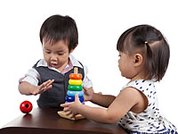 Необычная свадьба в Таиланде: трехлетние брат и сестра стали супругами