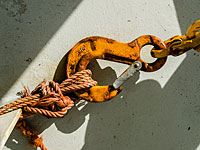 Нигерийские пираты держат в плену трех российских моряков 
