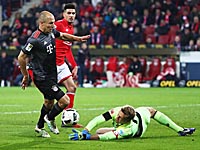 Левандовски забил два мяча. 