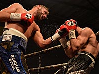 Бокс: Сондерс победил россиянина при помощи Тайсона Фьюри