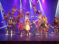 На арене – кругосветное цирковое путешествие динозавров 
