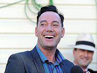 Шоумена, которому нравится сцена изнасилования в