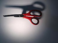 Бойца UFC подстригли прямо во время боя