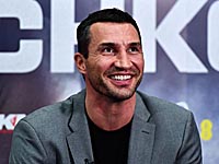 Владимир Кличко встретился с самой возрастной своей болельщицей