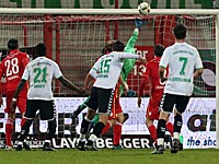 Женщина-судья стала соавтором гола в чемпионате Германии