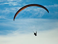 В ЮАР израильтянин разбился во время полета на параплане