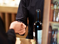 В графстве Мидлсекс британцу не продали вино: 