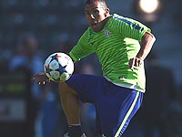 Карлос Тевес продолжит карьеру в Китае. Он стал самым высокооплачиваемым футболистом мира