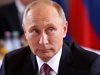 Путин заявил, что не станет высылать из России американских дипломатов