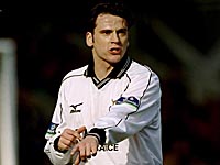 В 40 лет от рака умер известный английский футболист