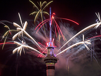 Австралия и Новая Зеландия проводили 2016 год традиционными салютами. Фоторепортаж