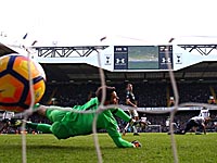 Кейн забил три мяча. 