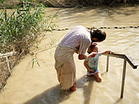 Крещенские купания в святом Иордане и на острове Ада. Фоторепортаж
