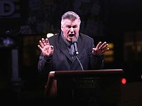 В Нью-Йорке голливудские знаменитости вышли на демонстрацию против Трампа