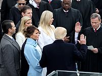Дональд Трамп приносит присягу. Вашингтон, 20 января 2017 года