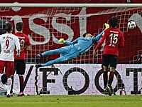 Удаленный на 3-й минуте вратарь установил рекорд. 