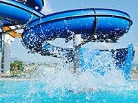 Мужчина, которого вместе с детьми не пустили в водный парк, получит 50 тысяч шекелей