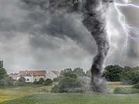 Во время торнадо жительница Техаса вылетела в своей ванне из дома и осталась жива