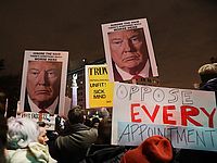 Трамп потребовал отменить запрет на выполнение указа об иммигрантах