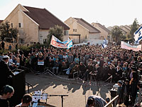 Тысячи израильтян принимают участие в акции протеста в поселении Офра