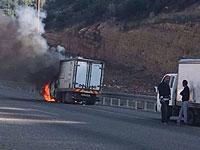 На 1-м шоссе образовались пробки из-за загоревшегося грузовика