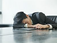 СМИ: шестеро китайских чиновников-коммунистов уснули на совещании по борьбе с ленью