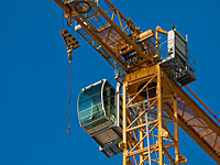 Стройка, на которой обрушился подъемный кран, закрыта на двое суток