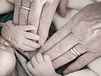 64-летняя испанка родила здоровых близнецов – мальчика и девочку