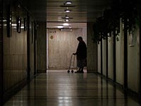    Сотрудники дома престарелых в Хайфе подозреваются в издевательствах над пожилыми людьми