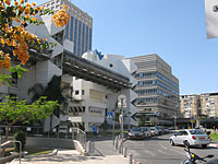 На территории больницы 