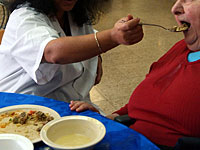 СМИ: с работников домов престарелых администрация берет подписку 